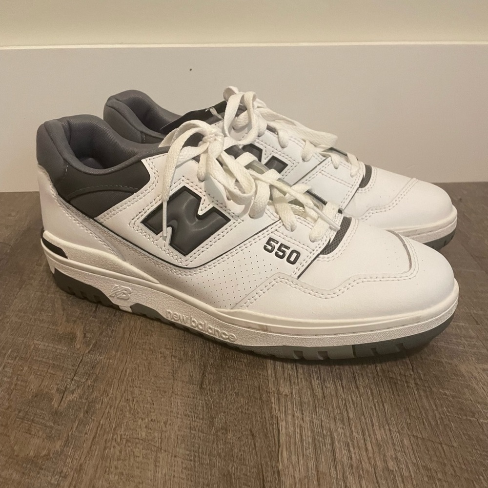 New Balance BB550 Sneakers in the color White with black (dark grey). Size 10